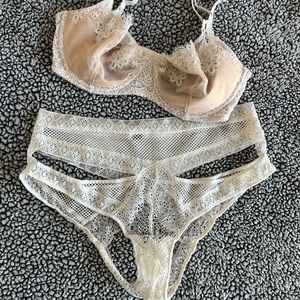 Tan Victoria’s Secret set.